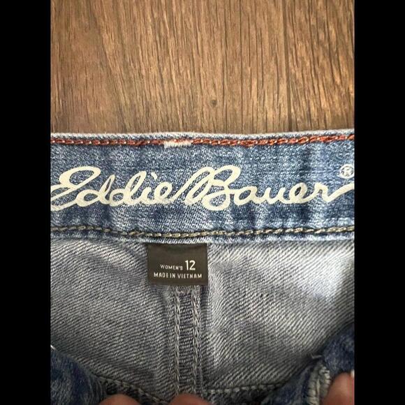 Eddie Bauer Women's Size 12 Medium Wash Denim Mid Rise Pocketed Jean Shorts - Picture 4 of 6